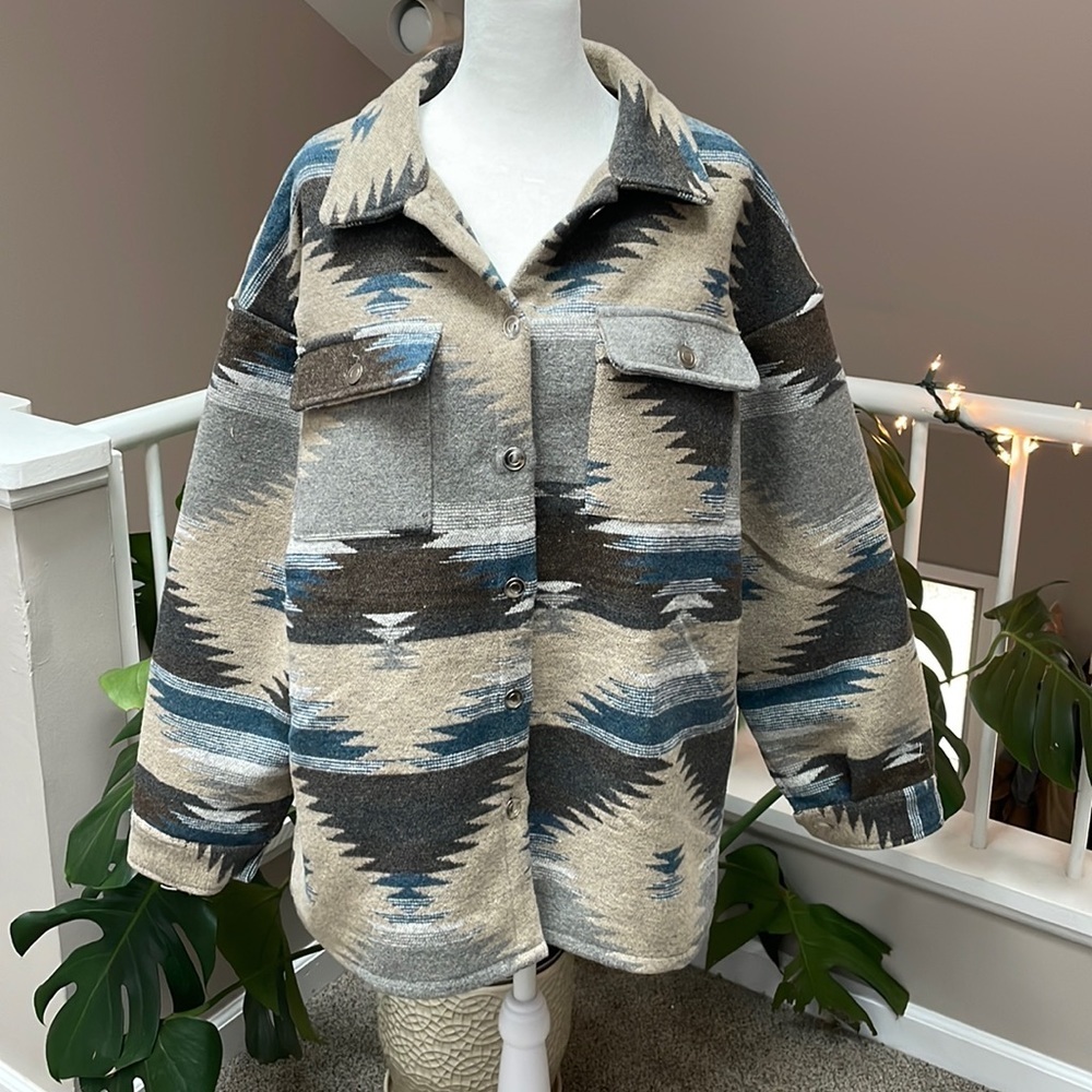 Prissy Jane | NWOT Oversized Aztec Jacket Grey/Beige/Blue - M